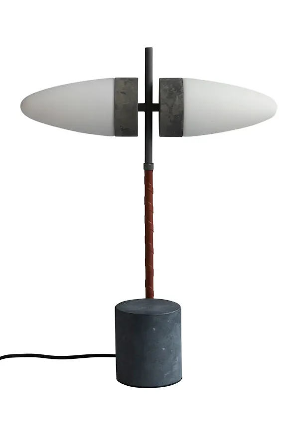 Jättesnygg grå bordslampa 2026 från 101 Copenhagen.