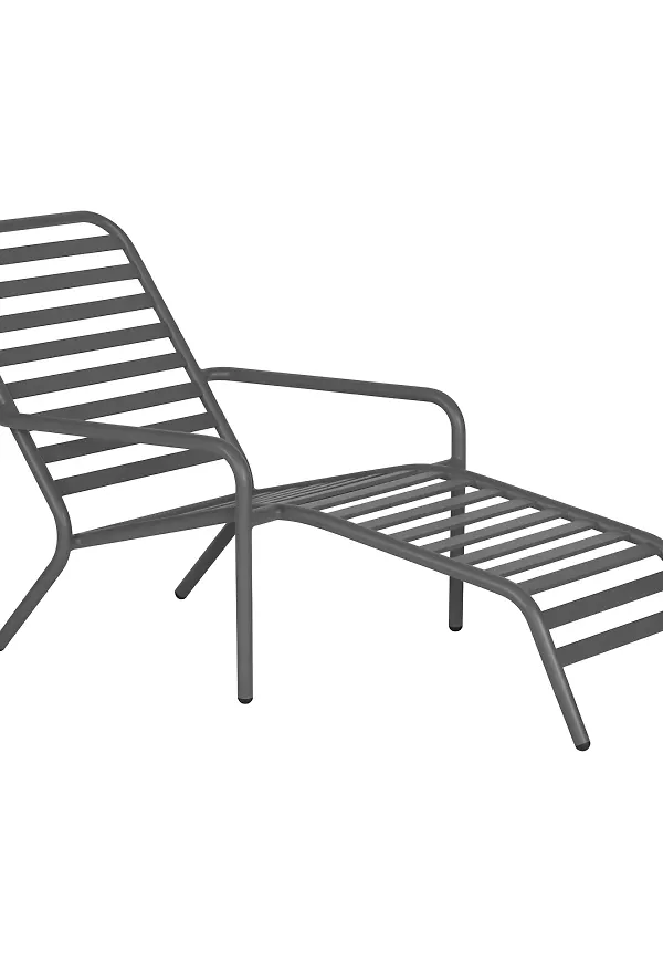 Grå 1898-solsäng i mysig modell.