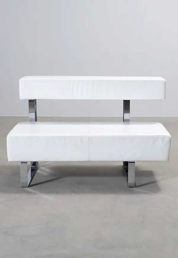 Lädersoffa som passar perfekt till sommaren 2025!