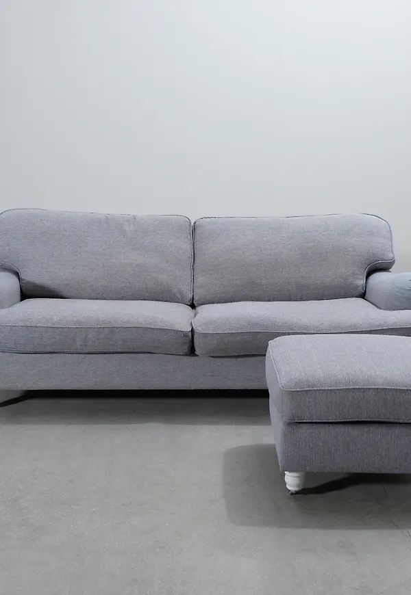 Ikonisk fotpall i grått från No brand.