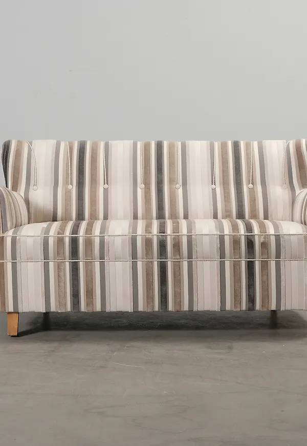 Skön Soffa som passar bra vid många olika tillfällen.