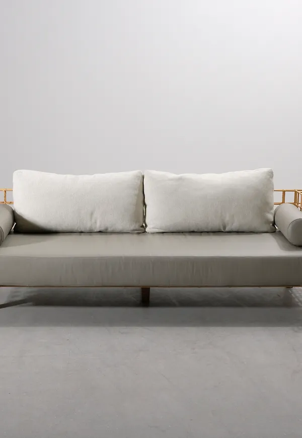 Lädersoffa som passar perfekt till sommaren 2025!