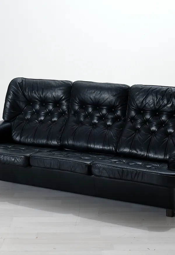 Moderiktig Soffa som passar bra vid många olika tillfällen.