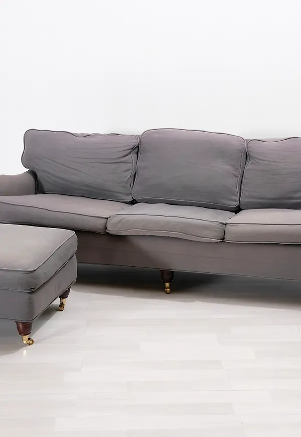 Grå fotpall som passar perfekt till sommaren 2025!