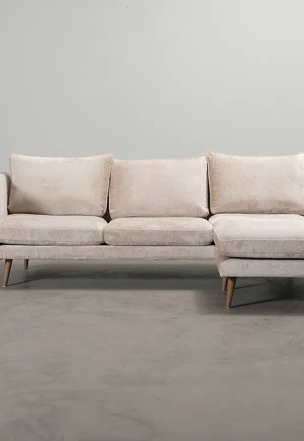 Snygg beige soffa 2025 från Scandic Copenhagen.