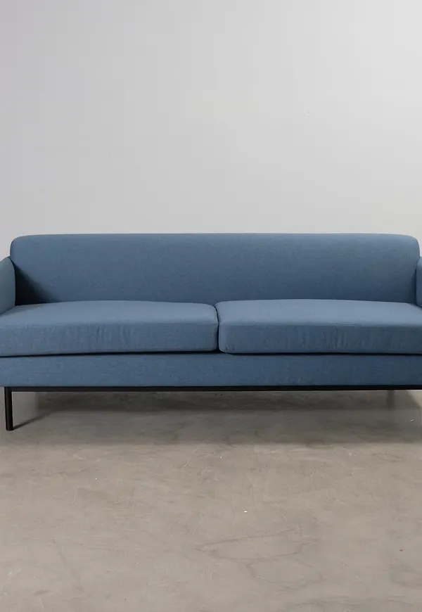 Trendig Soffa som passar bra vid många olika tillfällen.