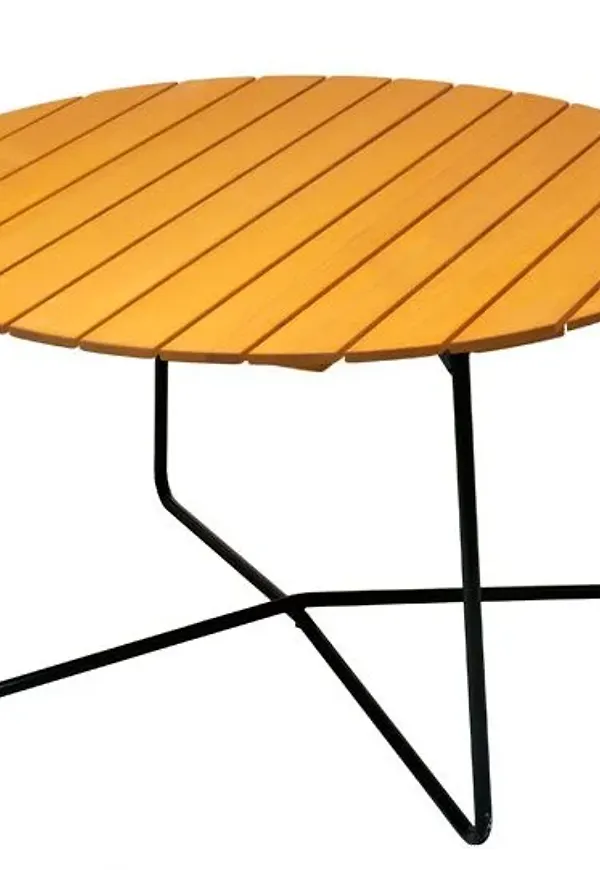 Supersnygg bord 2025 från Grythyttan Stålmöbler.