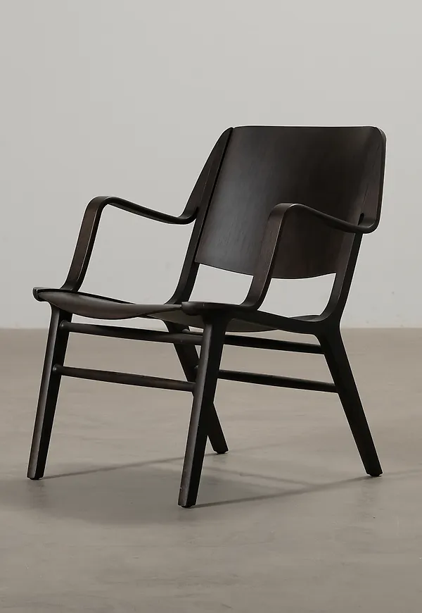 Mörkbrun &Tradition-fåtölj i komfortabel modell.