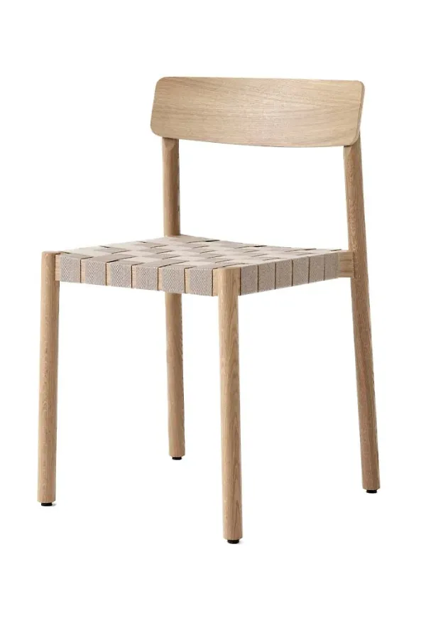 Otroligt fin beige stol 2025 från &Tradition.