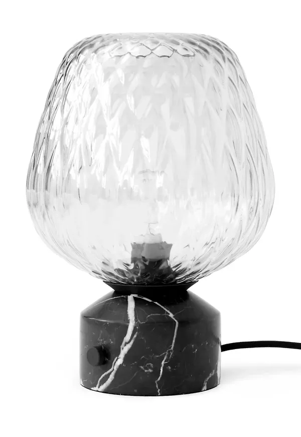 Stilren lampa i svart från &Tradition.