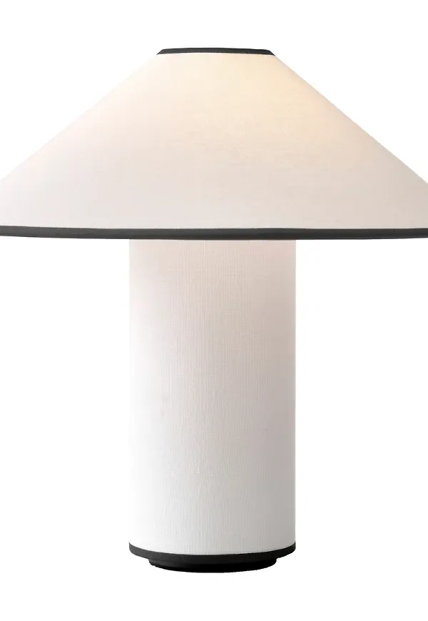 Moderiktig Lampa som passar bra vid många olika tillfällen.