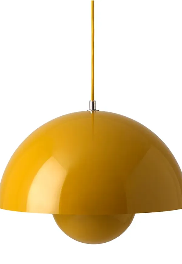 Jättefin lampa i gult från &Tradition.