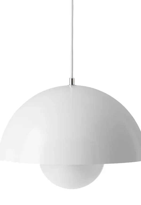 Moderiktig lampa 2024 från &Tradition.