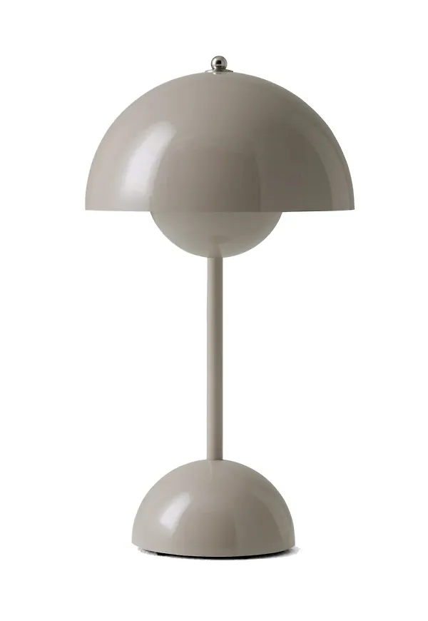 Mysig grå lampa 2024 från &Tradition.