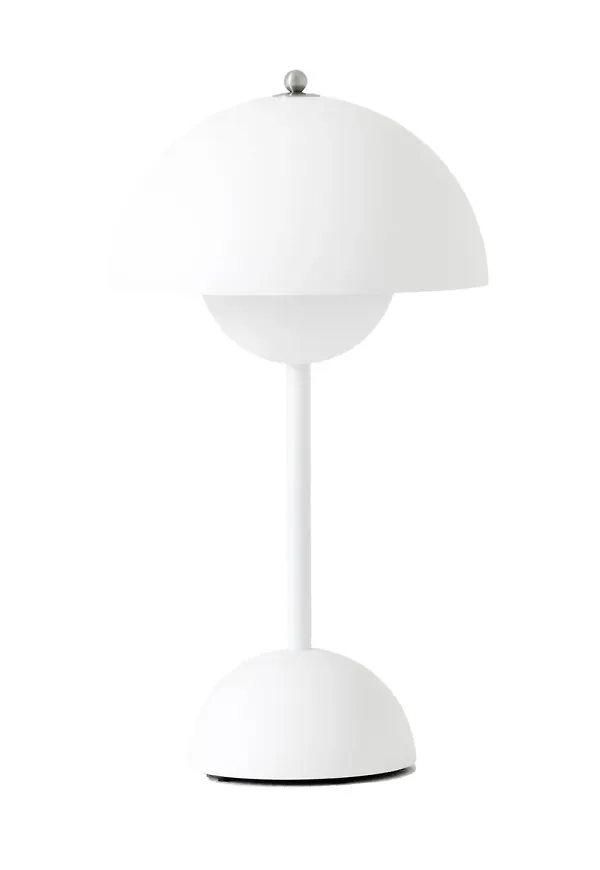 Vit &Tradition-lampa i trendig modell.