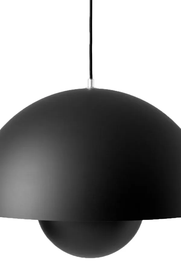 Fantastiskt snygg svart lampa 2024 från &Tradition.