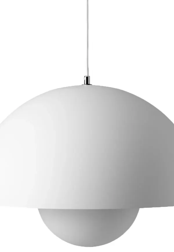 Trendig Lampa som passar bra vid många olika tillfällen.