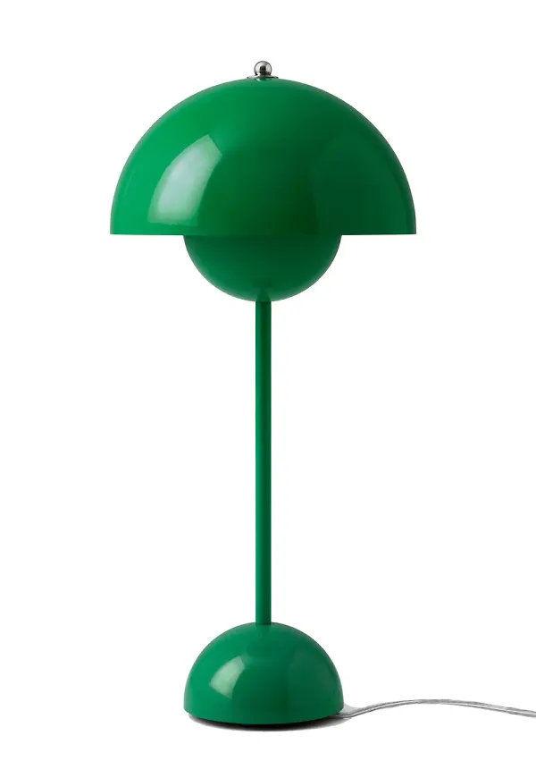 Fantastiskt snygg bordslampa i grönt från &Tradition.