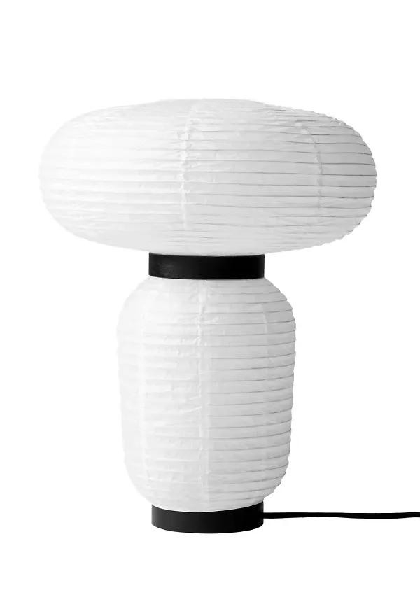 Vit bordslampa som passar perfekt till hösten 2024!