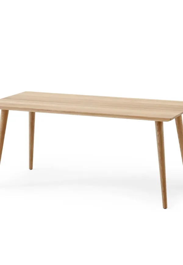 Otroligt fin ekbord i beiget från &Tradition.