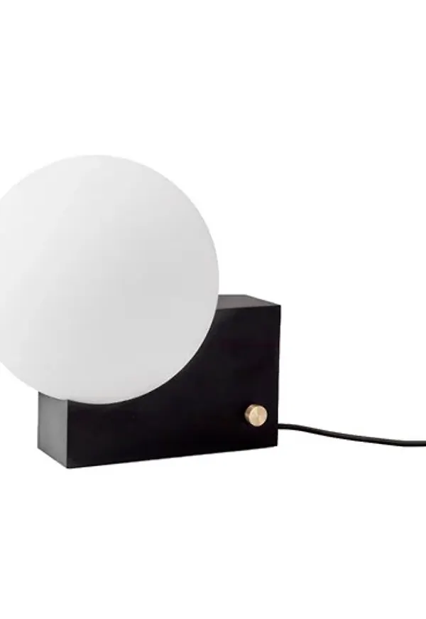 Otroligt fin bordslampa i svart från &Tradition.