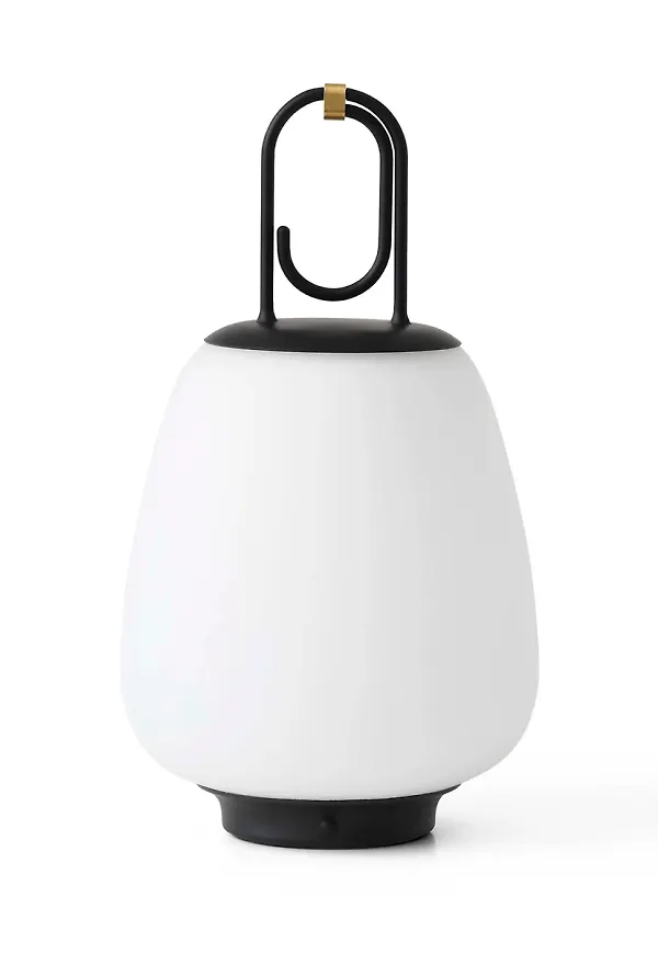 Moderiktig lampa 2024 från &Tradition.
