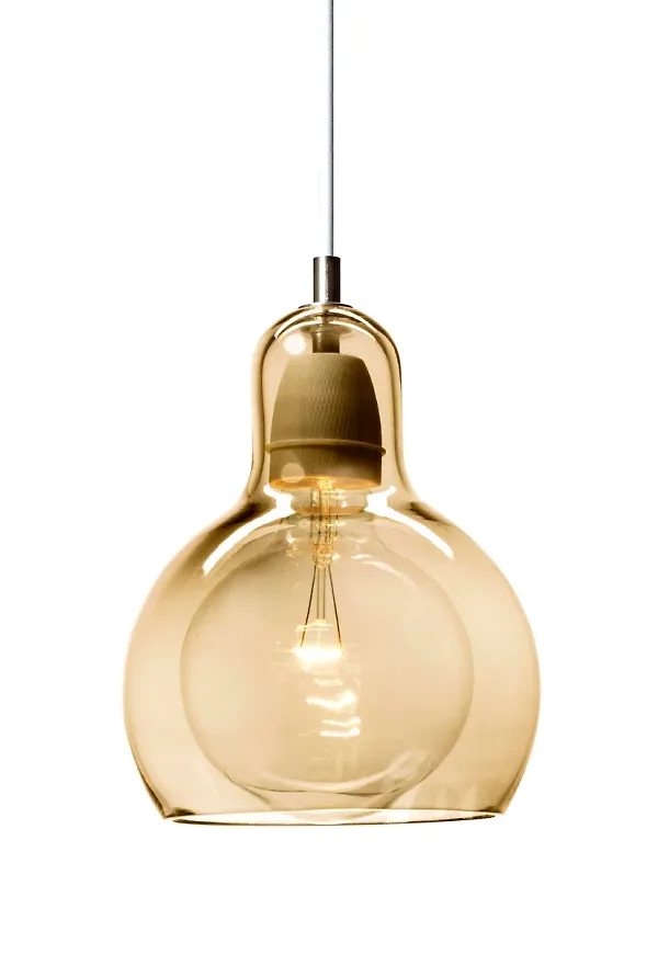Ikonisk guldfärgad lampa 2024 från &Tradition.