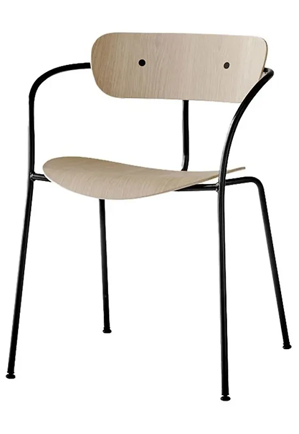 Brun &Tradition-stol i supersnygg modell.