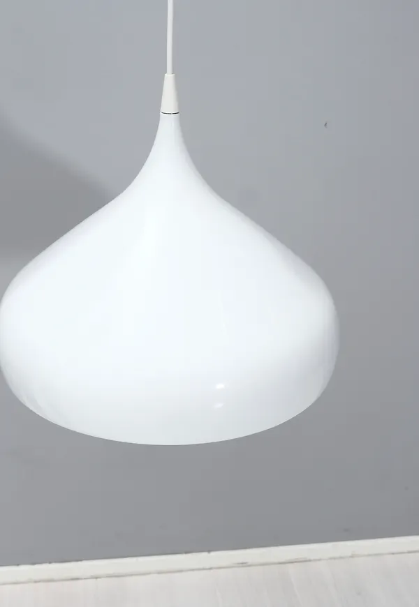 Stilriktig vit lampa 2025 från &Tradition.