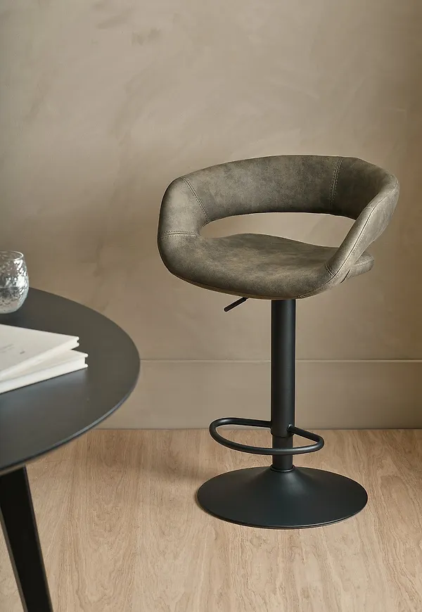 Moderiktig stol 2026 från AC Design Furniture.