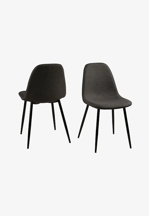 Moderiktig stol i ek från AC Design Furniture.
