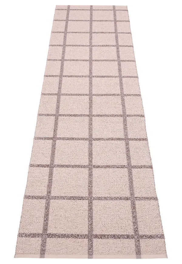 Fantastiskt snygg Matta som passar bra vid många olika tillfällen.