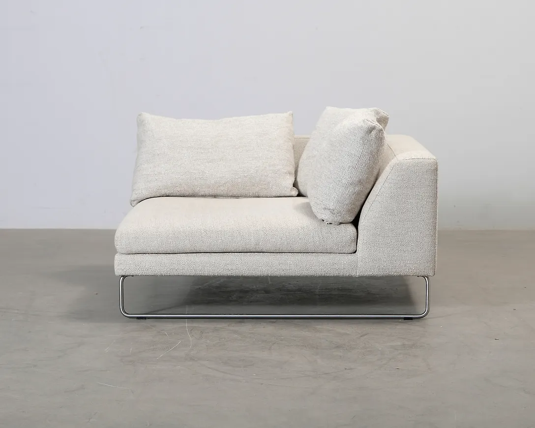 Riktigt fin beige fåtölj 2026 från Adea.