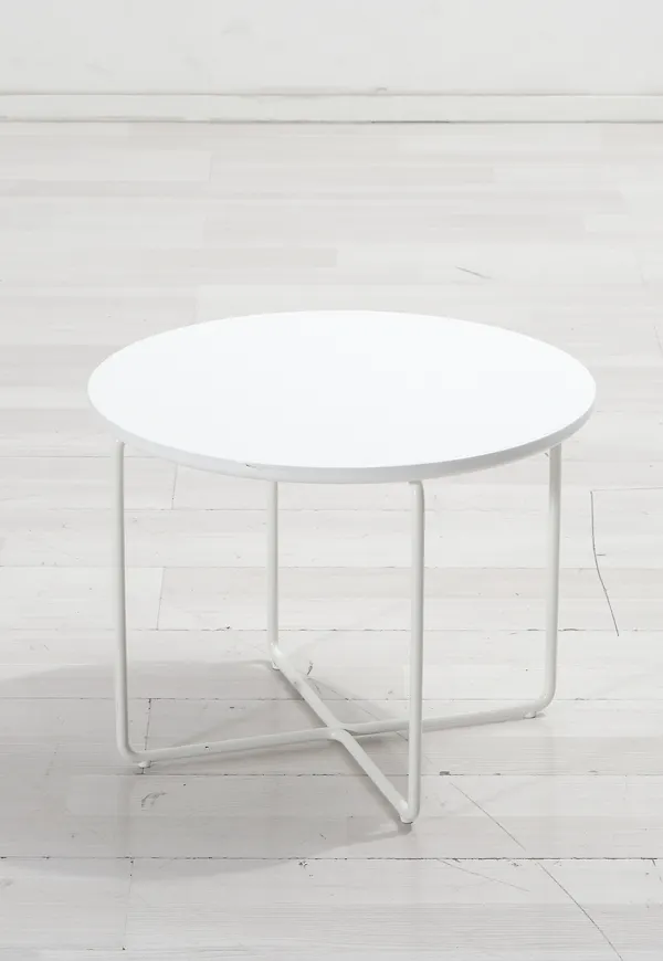 Modern vit soffbord 2025 från Adea.