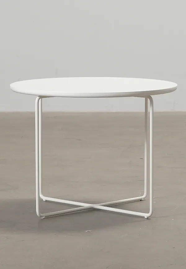 Superfin vit bord 2025 från Adea.