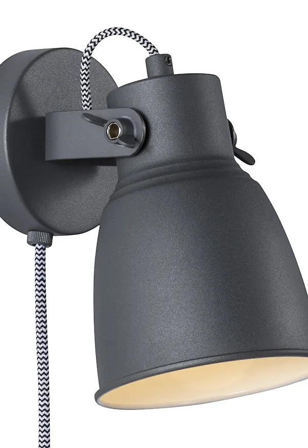 Elegant Lampa som passar bra vid många olika tillfällen.