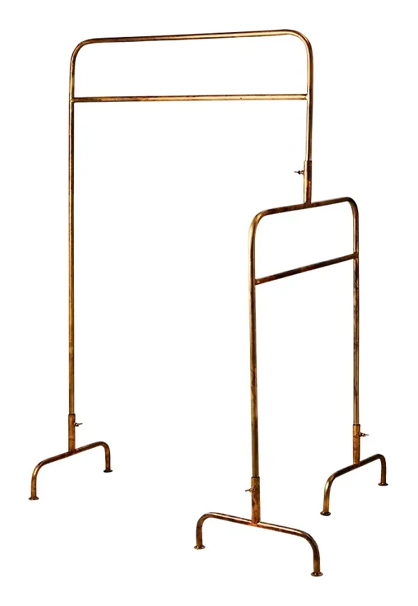 Modern klädhängare i järn från Affari of Sweden.