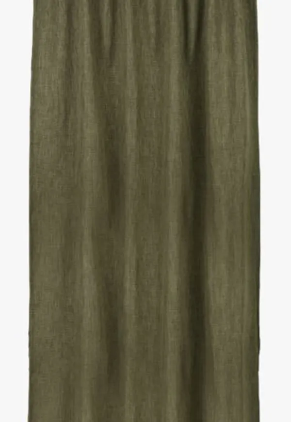 Grön hemtex-mörkläggningsgardin i modern modell.