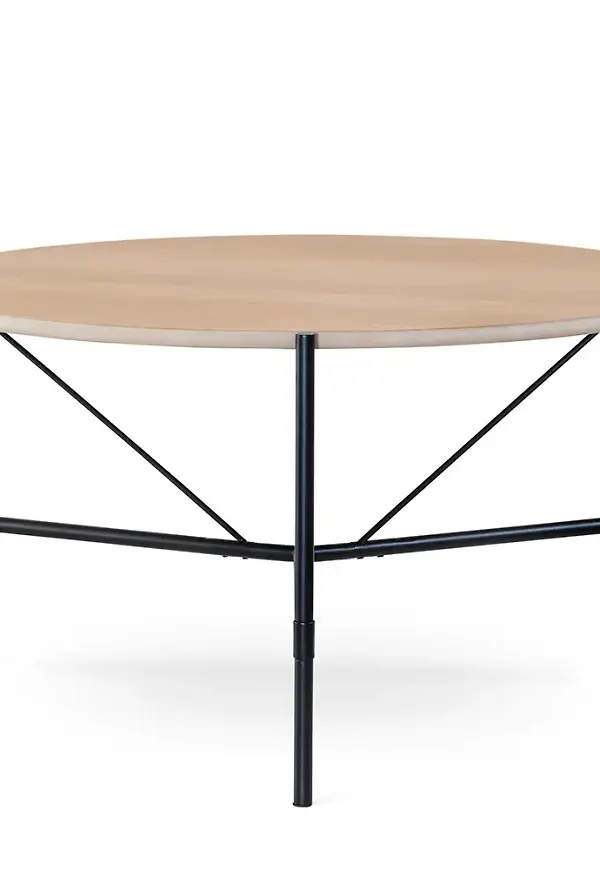 Fantastiskt snygg matbord i ek från Torkelson.