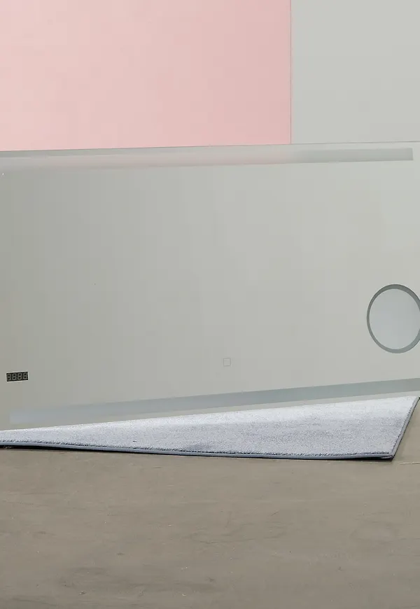 Riktigt snygg Spegel som passar bra vid många olika tillfällen.