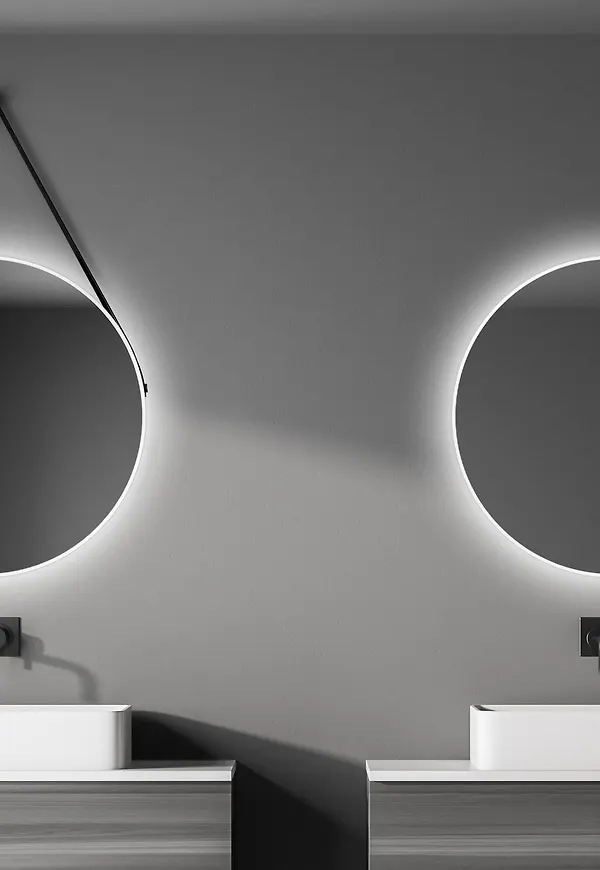 Komfortabel spegel i vit färg gjord i aluminium.