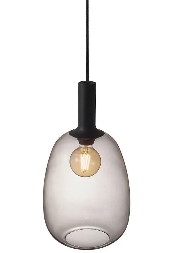 Trendig Lampa som passar bra vid många olika tillfällen.