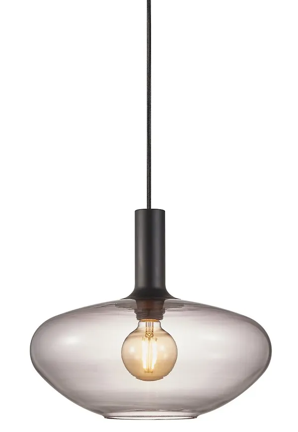 Jättefin Lampa som passar bra vid många olika tillfällen.