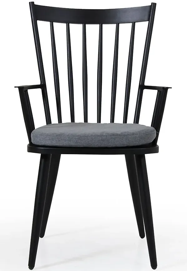 Svart karmstol som passar perfekt till hösten 2025!