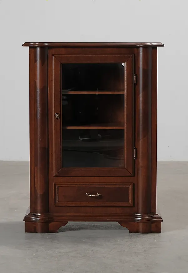 Modern Skåp som passar bra vid många olika tillfällen.