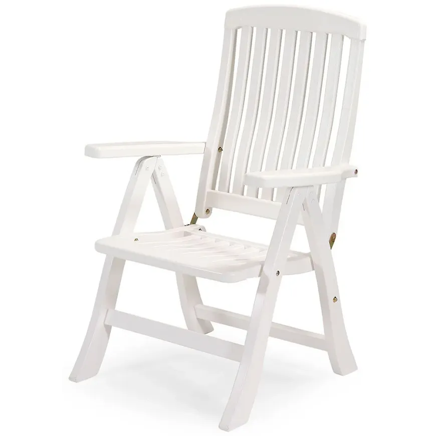 Supersnygg vit fåtölj 2025 från Hillerstorp.