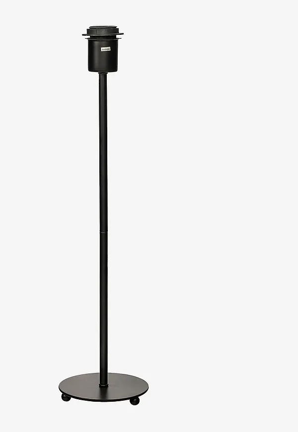 Jättesnygg svart lampa 2025 från Aneta Lighting.