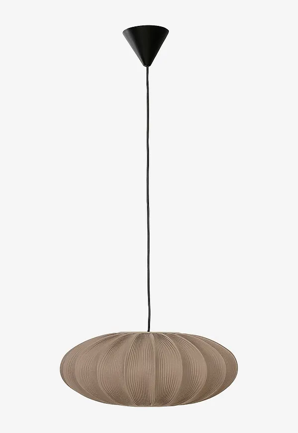 Riktigt snygg Lampa som passar bra vid många olika tillfällen.