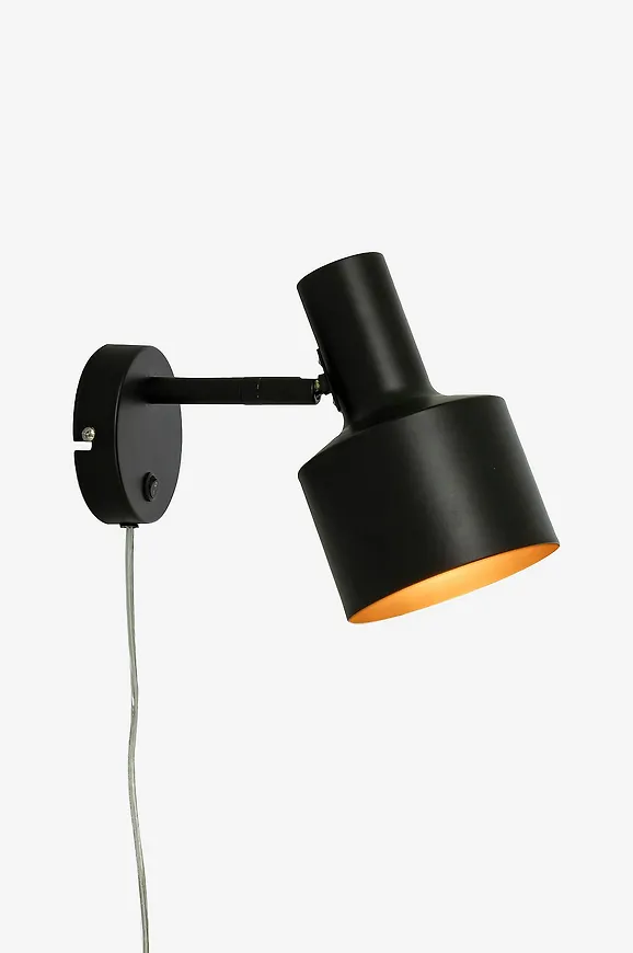 Riktigt snygg svart lampa 2025 från Aneta Lighting.