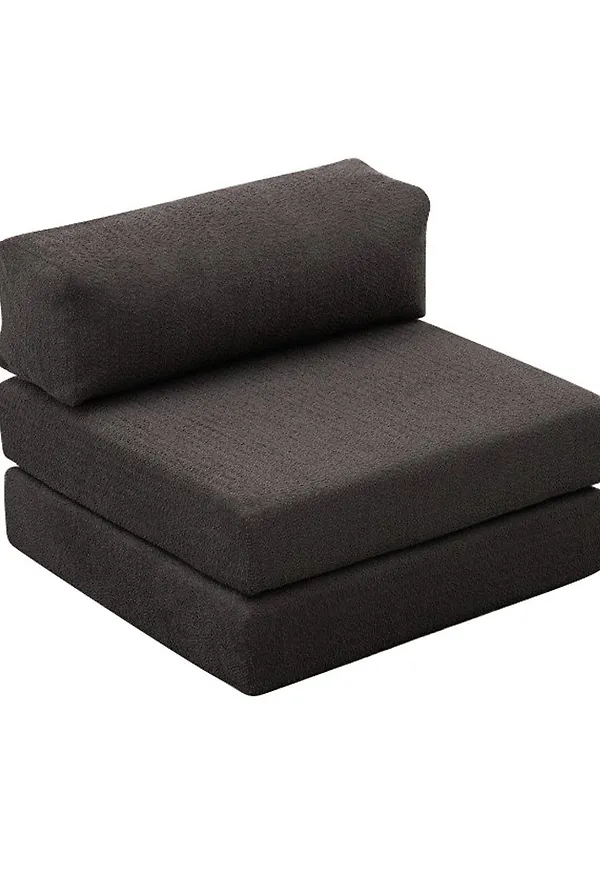 Elegant Fåtölj som passar bra vid många olika tillfällen.